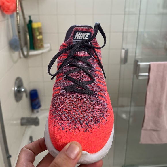 Nike running shoes - Picture 2 of 5